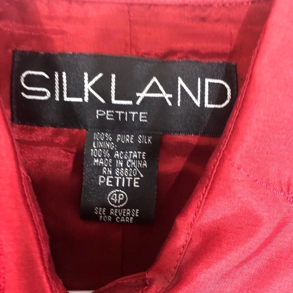 Silkland Red Embroidered Button down jacket 4P - Picture 3 of 5